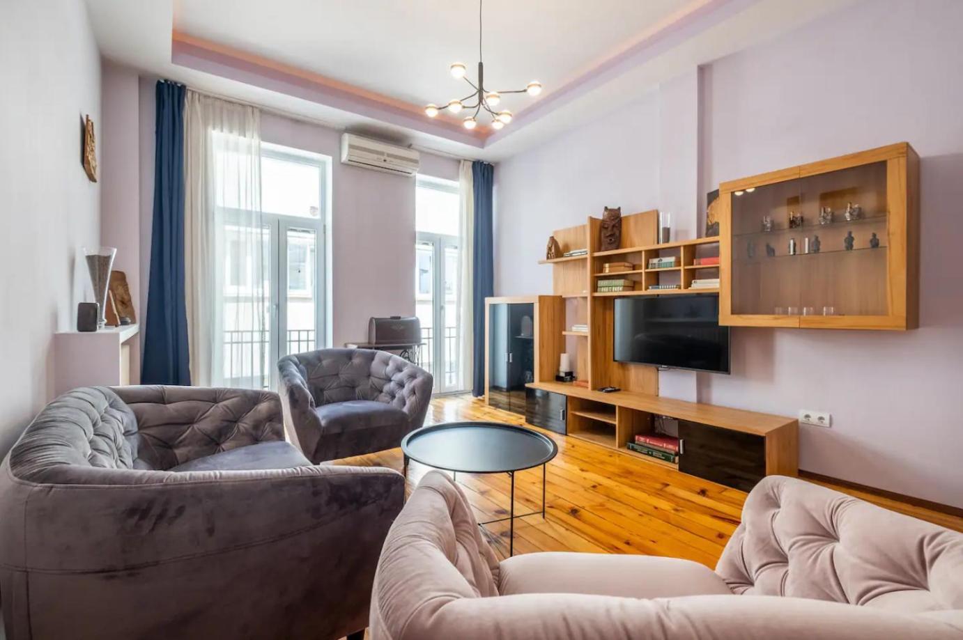 Charming 2Bdr Apartment In Historic Center With Parking Sofia Bagian luar foto
