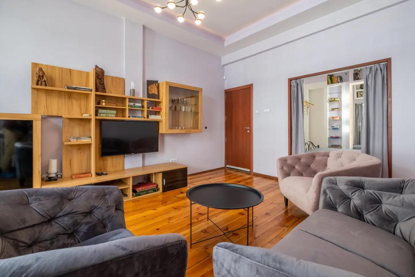 Charming 2Bdr Apartment In Historic Center With Parking Sofia Bagian luar foto